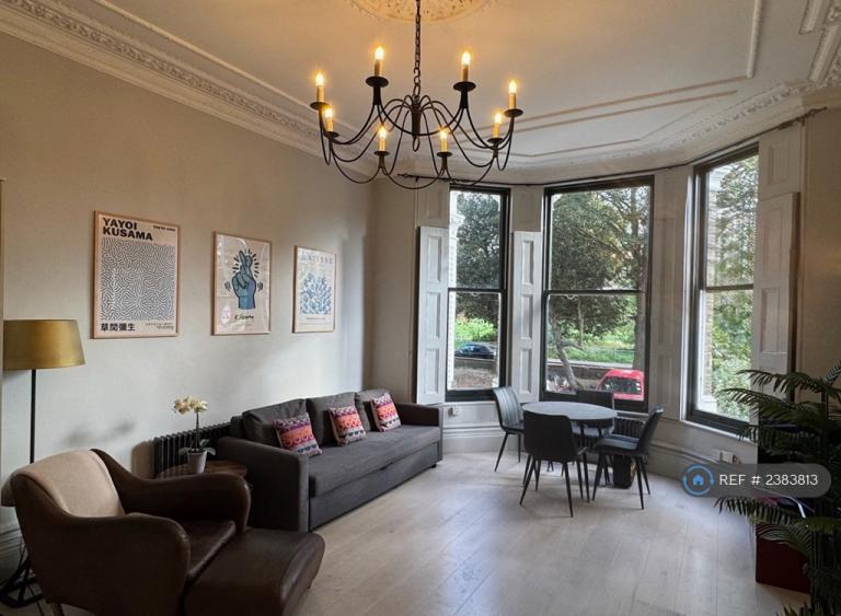 2 bedroom flat in Clapham Common North Side, London, SW4 (2 bed) (#2383813)