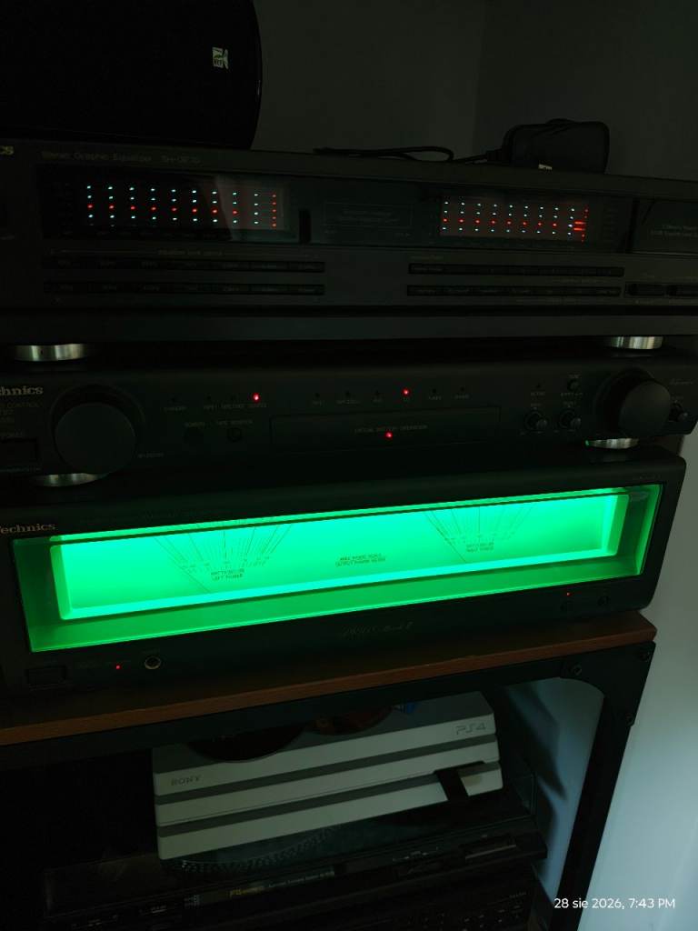 nice technics audio set up!