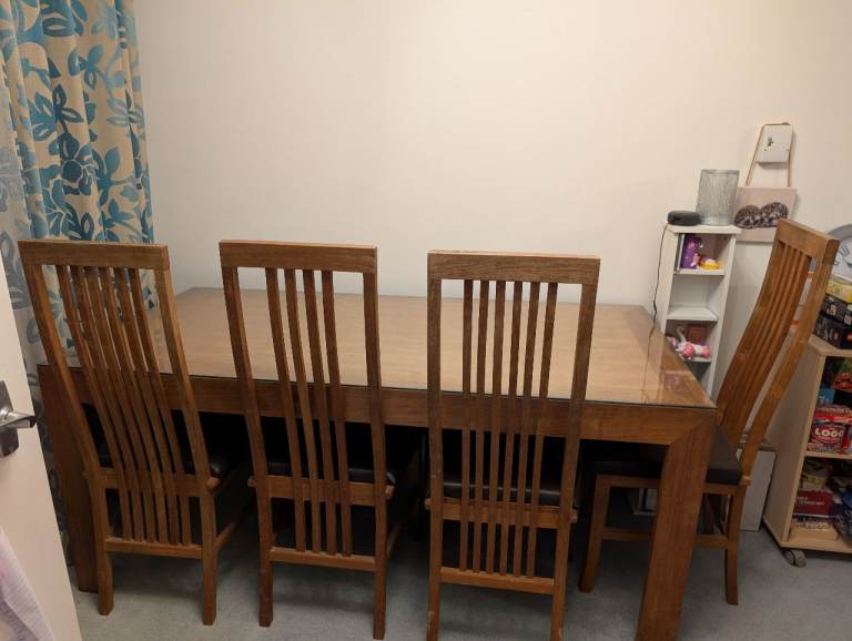 Dining room table and 6 chairs 