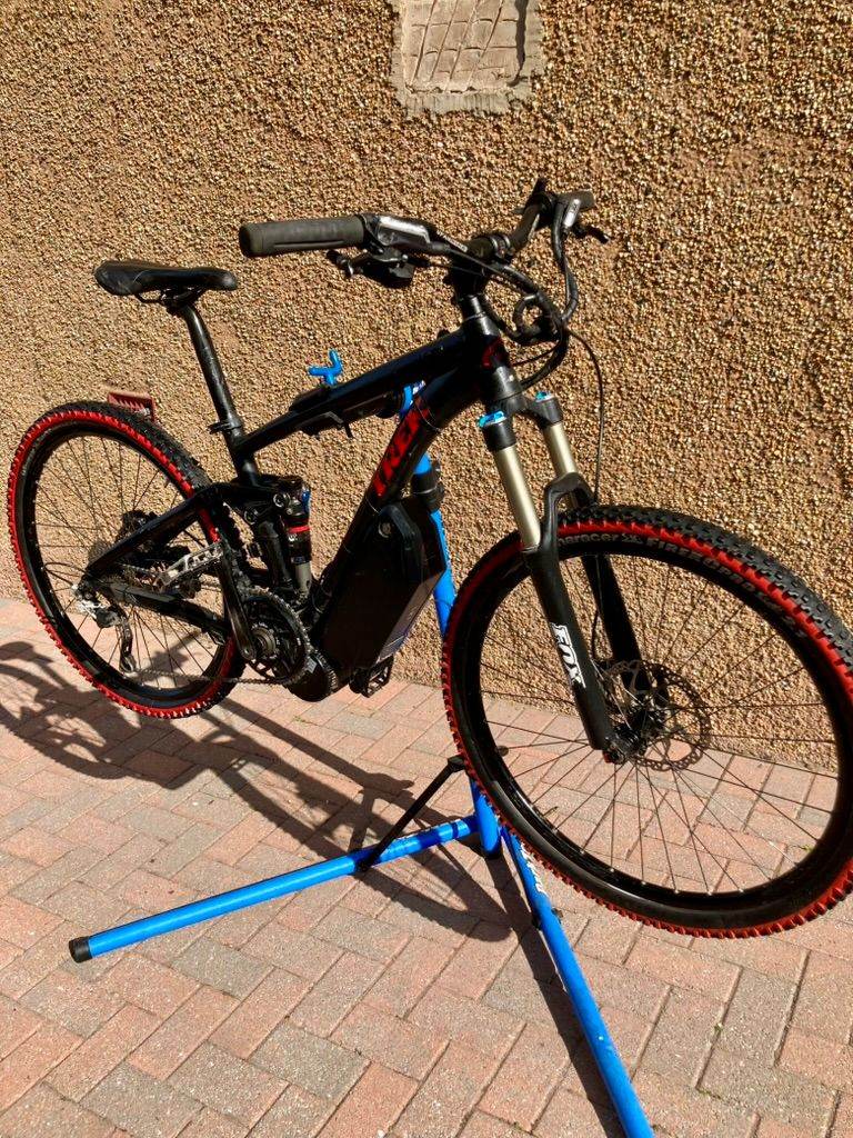 TREK FUEL EX 8 Electric Mountain Bike – Black, Good Condition