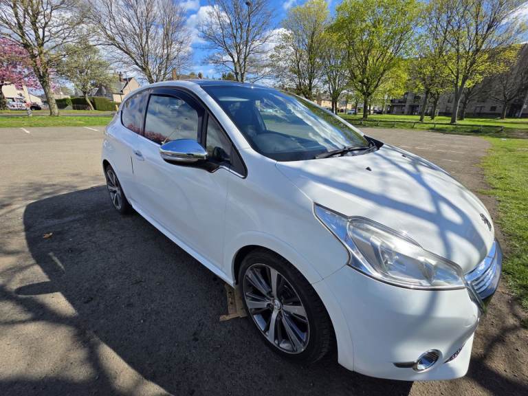Peugeot, 208, Hatchback, 2014, Manual, 1560 (cc), 3 doors