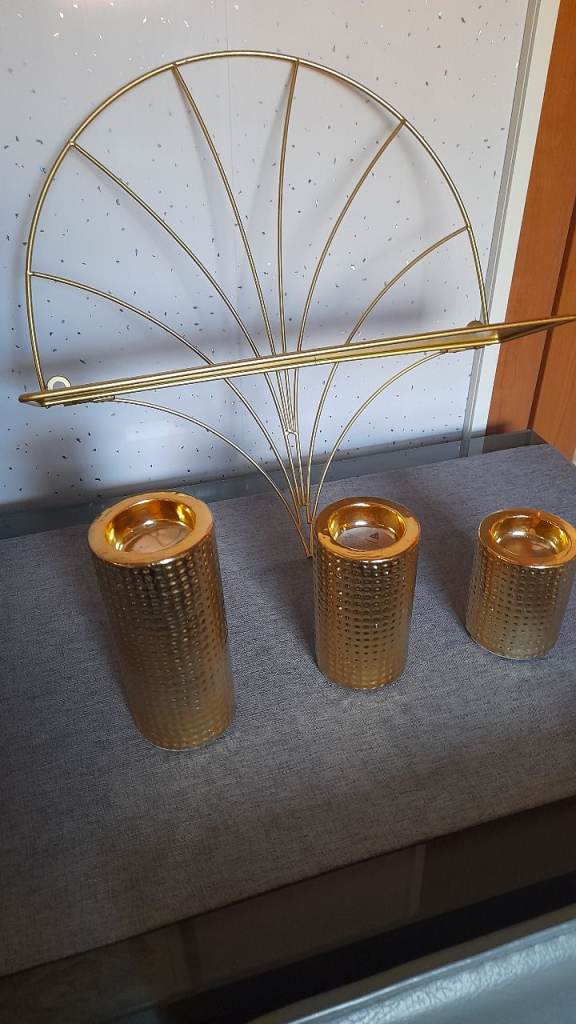 Wee gold house bundle in good condition 