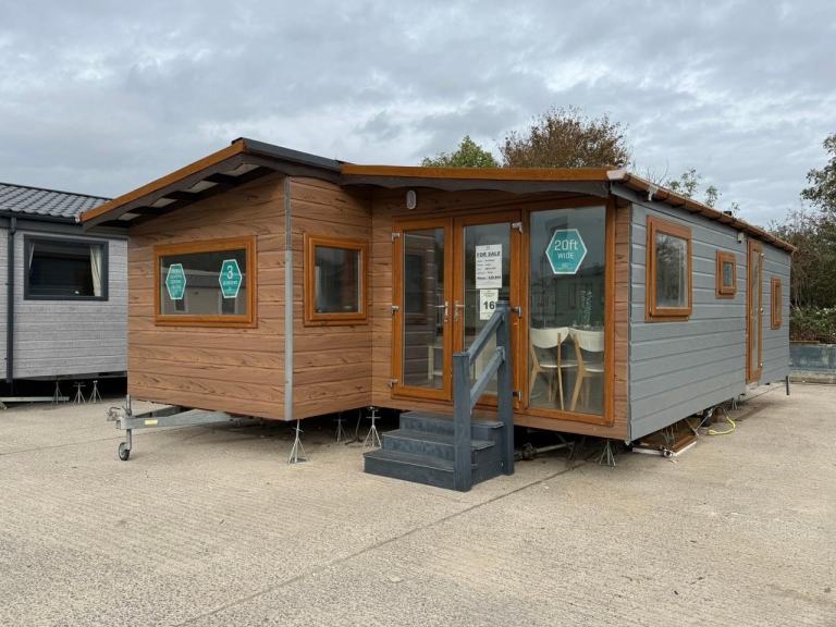 Compact 3 Bed Lodge - Freestanding Furniture, French Doors, DG, CH - Offsite