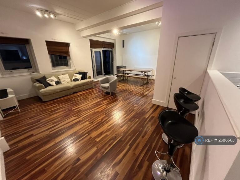 2 bedroom flat in Sunlight Square, London, E2 (2 bed) (#2686563)