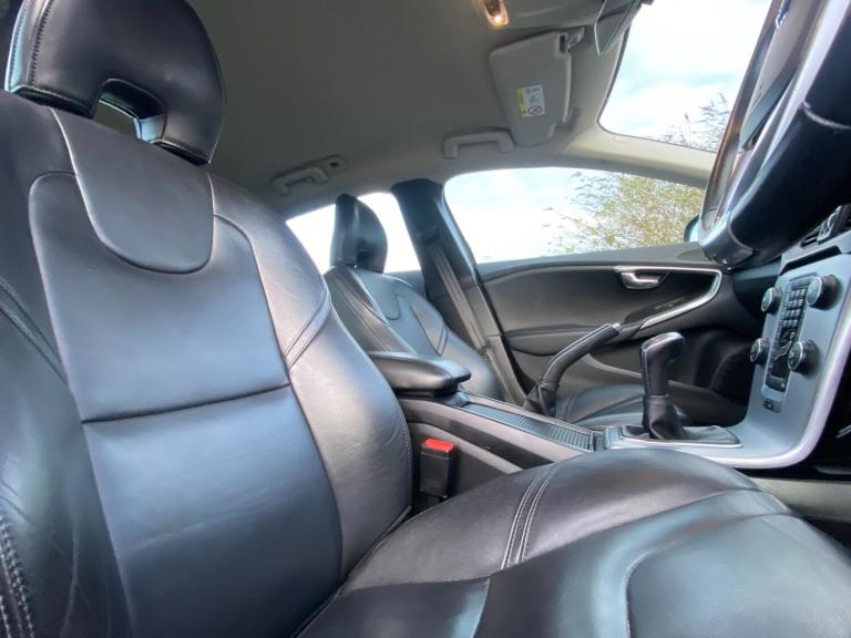 2018 Volvo V40 T3 [152] Inscription 5dr - Sat Nav &amp; Rear Camera &amp; Heated Seats HATCHBACK ...