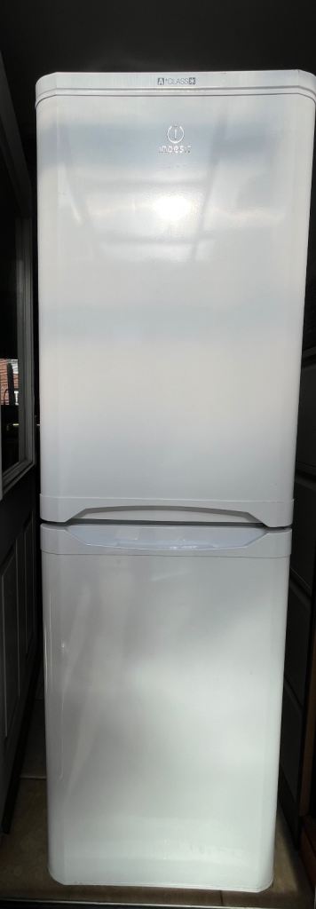 Indesit Fridge Freezer – White, Good Condition