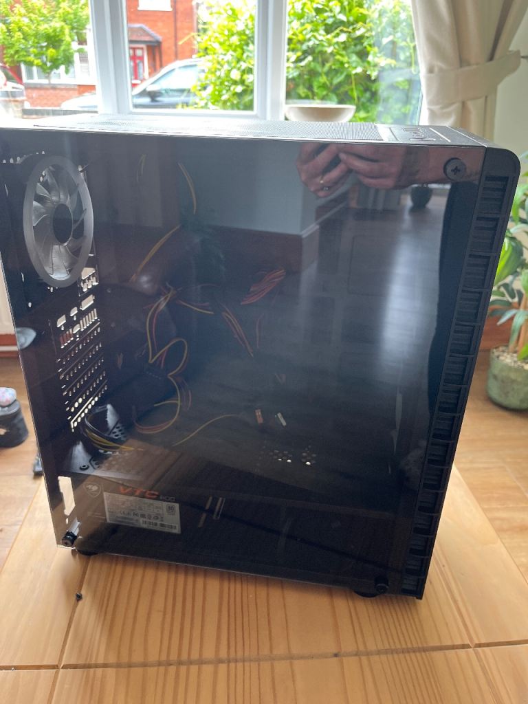Gaming computer case, cables, fans and battery