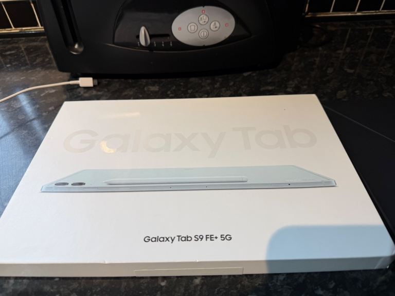 Mint condition Samsung FE Plus 5 G tablet, with 4 cases