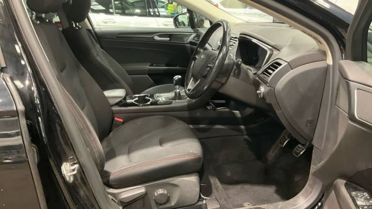 2016 Ford Mondeo 2.0 TDCi ST-Line Hatchback 5dr Diesel Manual Euro 6 (s/s) (150 ps) Hatchback Die...