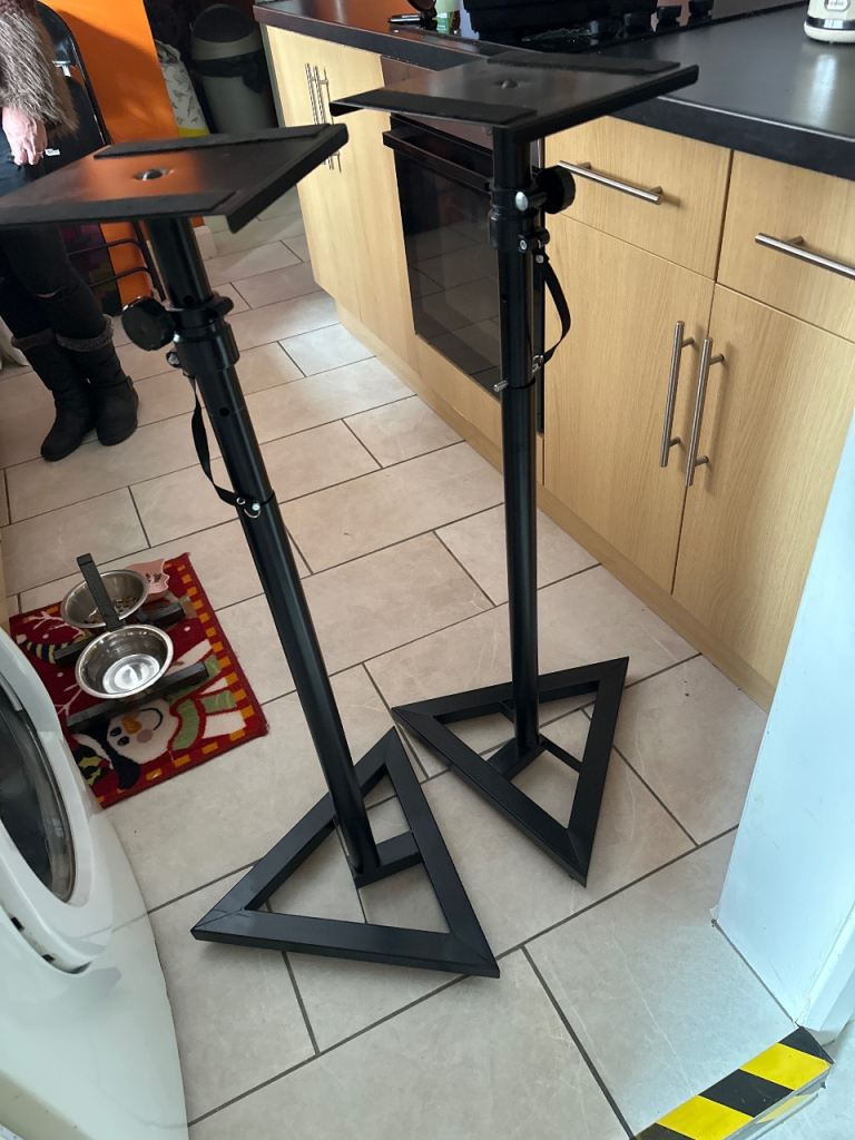 Speaker stands 