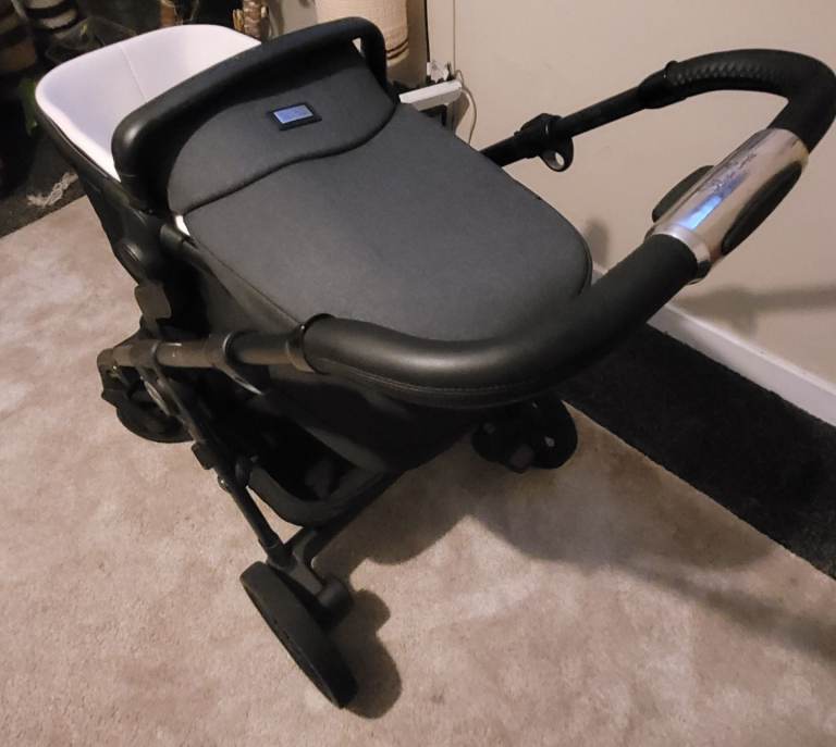 Lovely sturdy Silver Cross coast pram