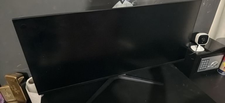 Samsung Black Monitor - Good Condition Display