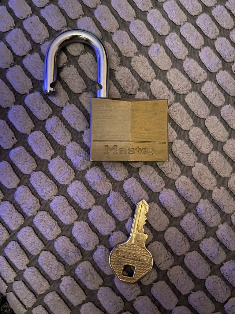 Master Lock 140 Solid Brass Padlock with Key – Good Condition