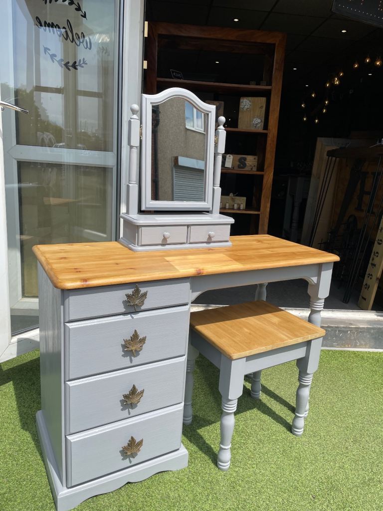 Dressing table set