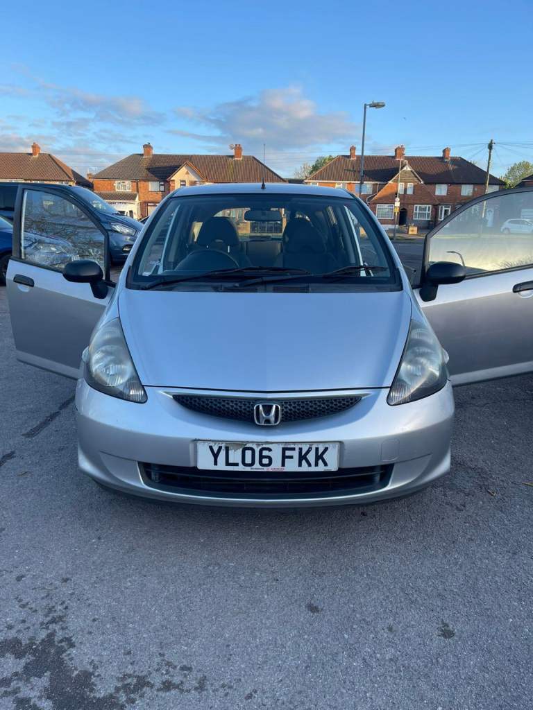 MANUAL HONDA JAZZ - 2006 - LOW MILEAGE 