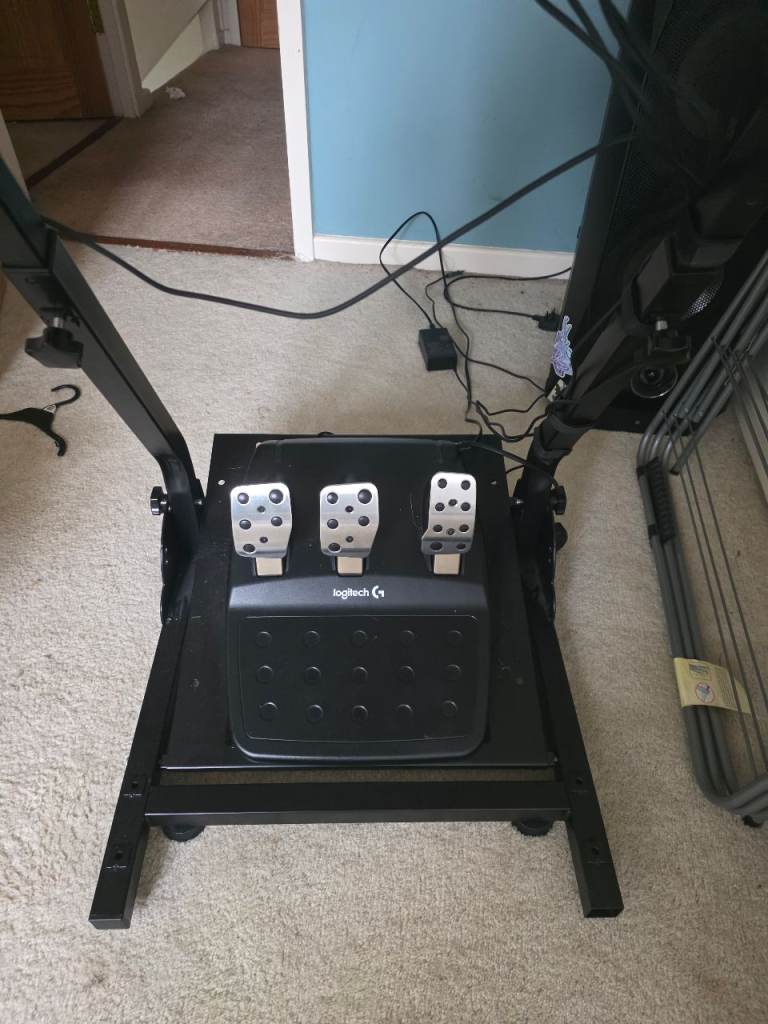 G29 STEERING WHEEL + PEDALS + SHIFTER + STAND. EXCELLENT CONDITION.