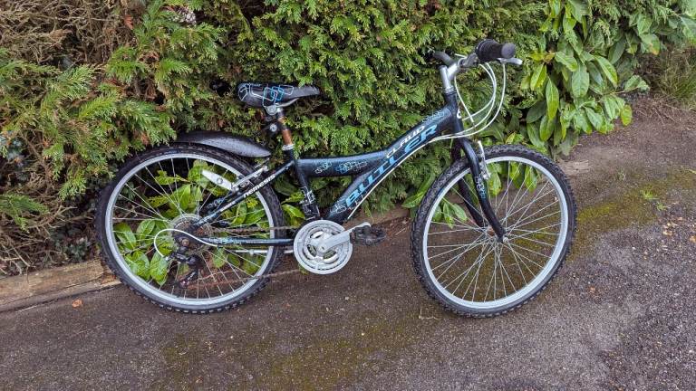 Kids mountain bike. Needs tlc