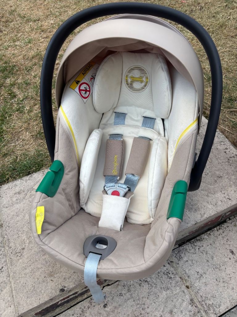 Cybex Baby Car Seat with Sun Canopy – Good Condition