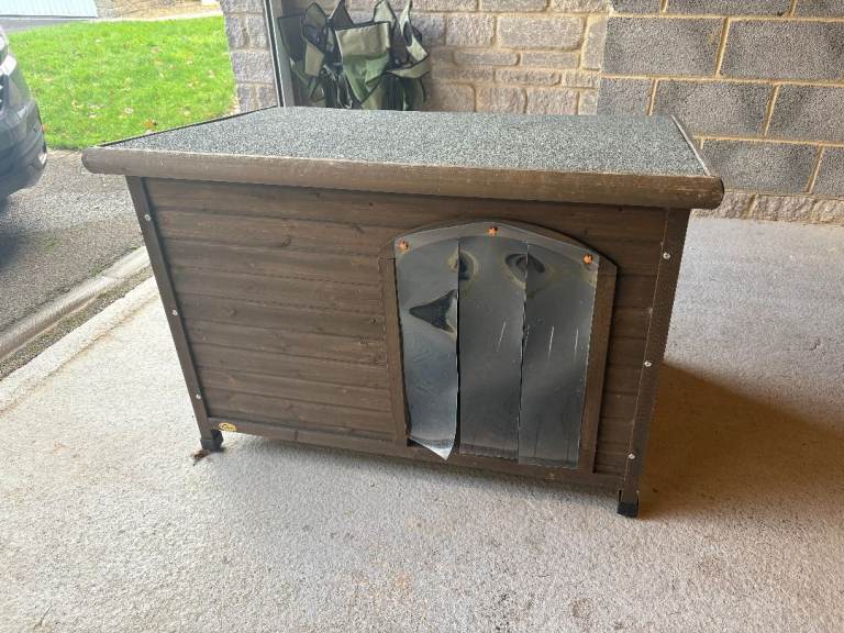 Cheeko Flat Roof Dog Cabin Large with draught excluder