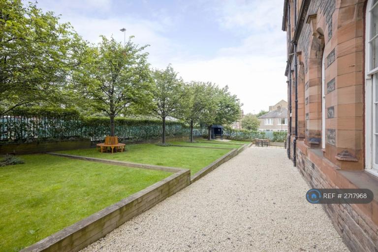 1 bedroom flat in Mcdonald Road, Edinburgh, EH7 (1 bed) (#2717968)