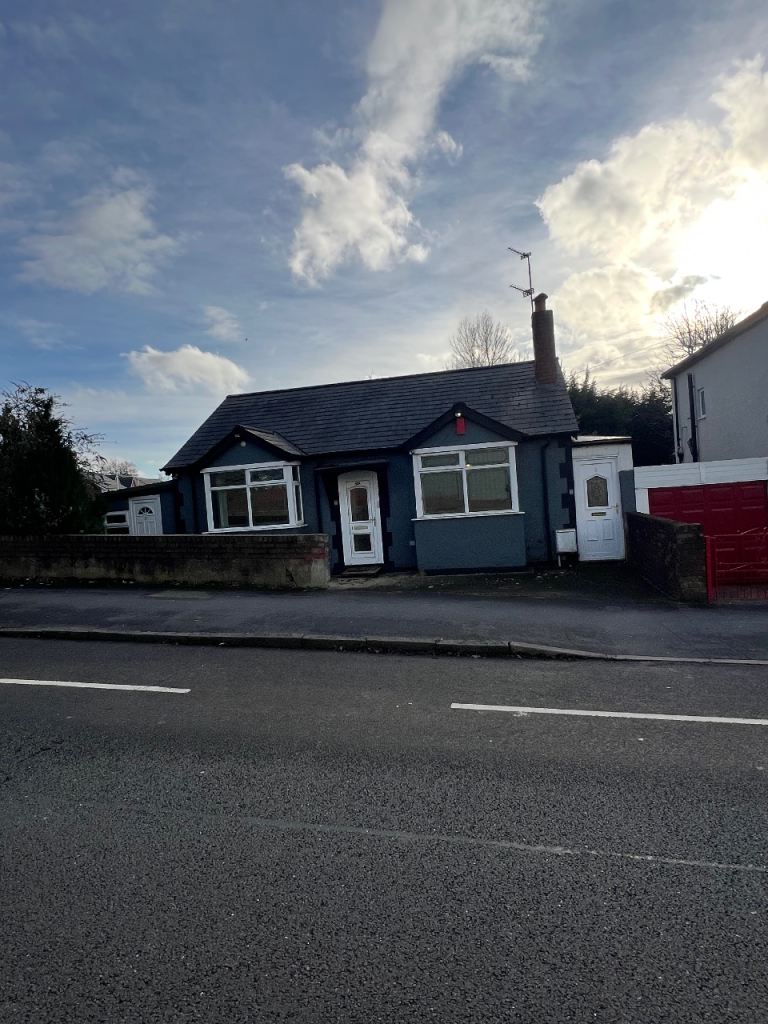 Studio flat to rent in West Bromwich B70 0BP