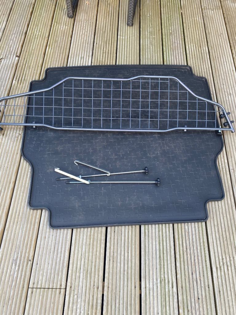 Travall Fitted Dog Guard and Boot Liner - 2016 Mercedes C Class Estate