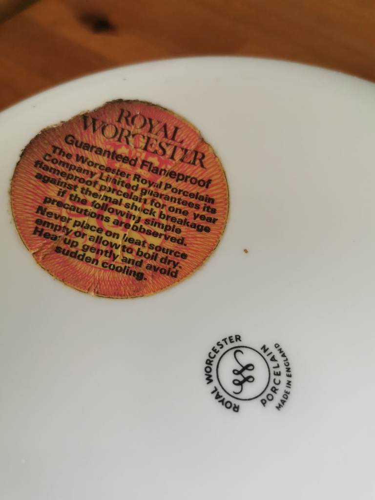 Royal Worcester Evesham Gold collection 1961. large serving bowl (11 1/2")  22-carat gold edge. 
