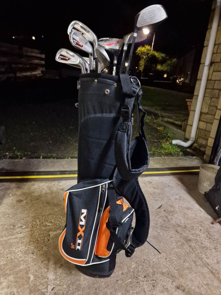 Junior Kids Golf Clubs - suit age 8-10 I think