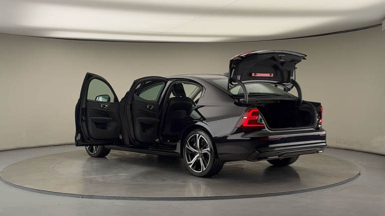 2023 Volvo S60 Plus Dark B5 (250 hp) Saloon Petrol/Electric Hybrid Automatic