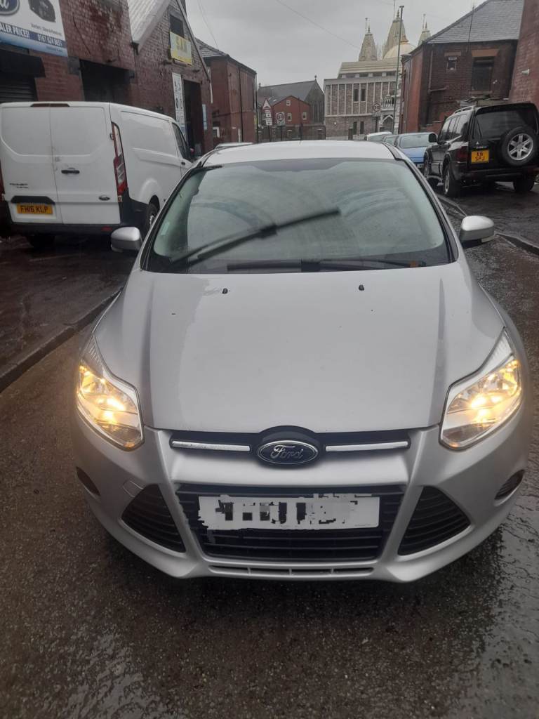 FORD FOCUS MK3 2013 5 SPEED MANUAL 1.0 PETROL M2DA IN SILVER BREAKINGS