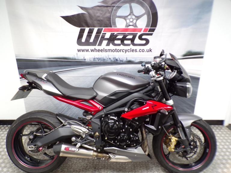 2016 TRIUMPH STREET TRIPLE 675 R WITH ONLY 10087 MILES FROM NEW