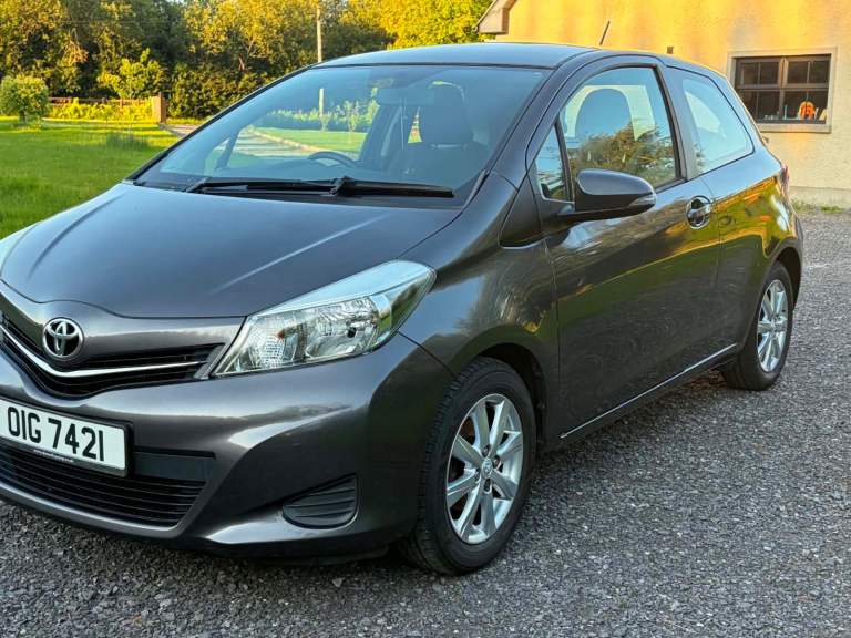 Toyota, YARIS, Hatchback, 2012, Manual, 998 (cc), 3 doors