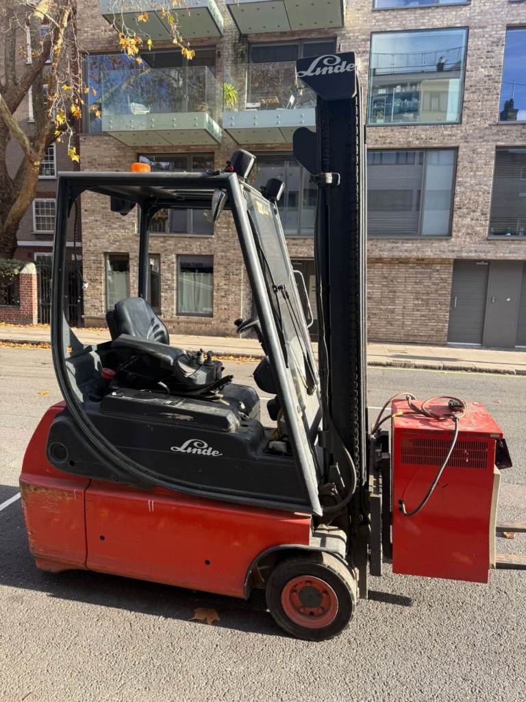 2004 Linde E16-02 Electric Counterbalance Forklift (Double Mast, Great Battery)