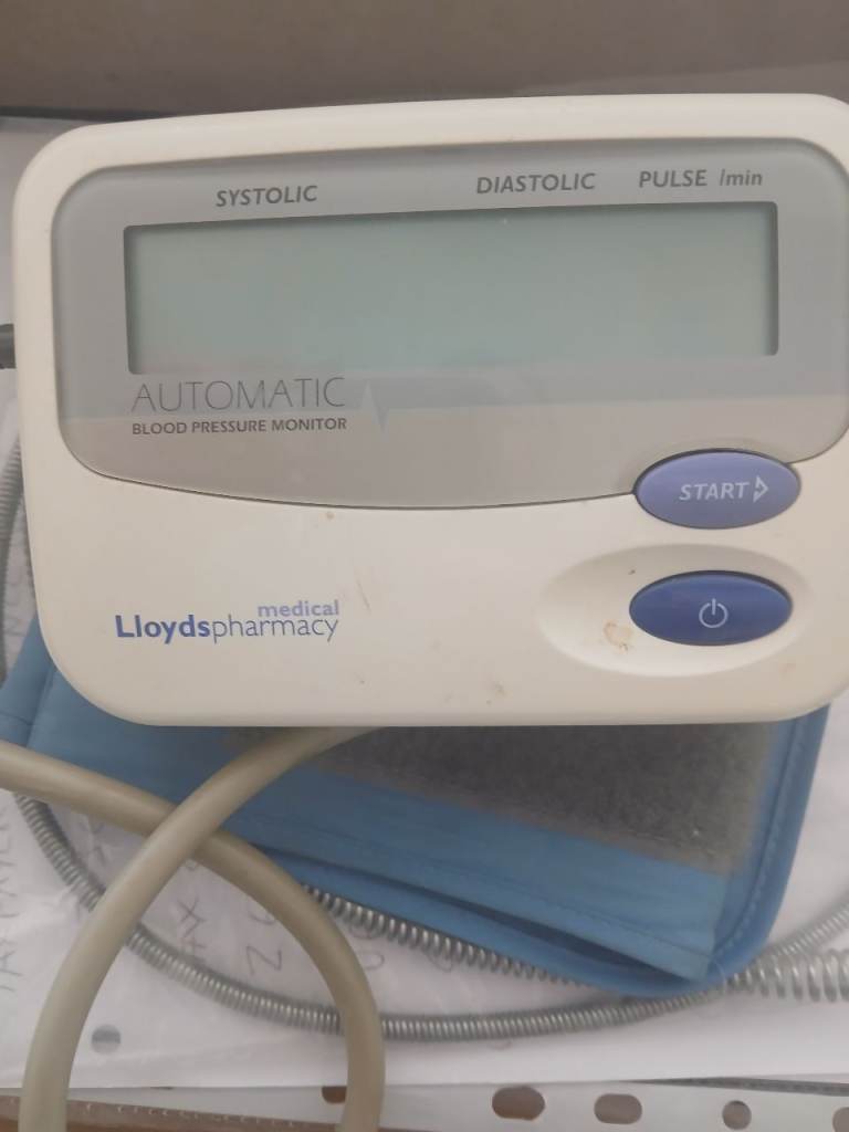 Lloyds Pharmacy Automatic Blood Pressure Monitor – Good Working Order