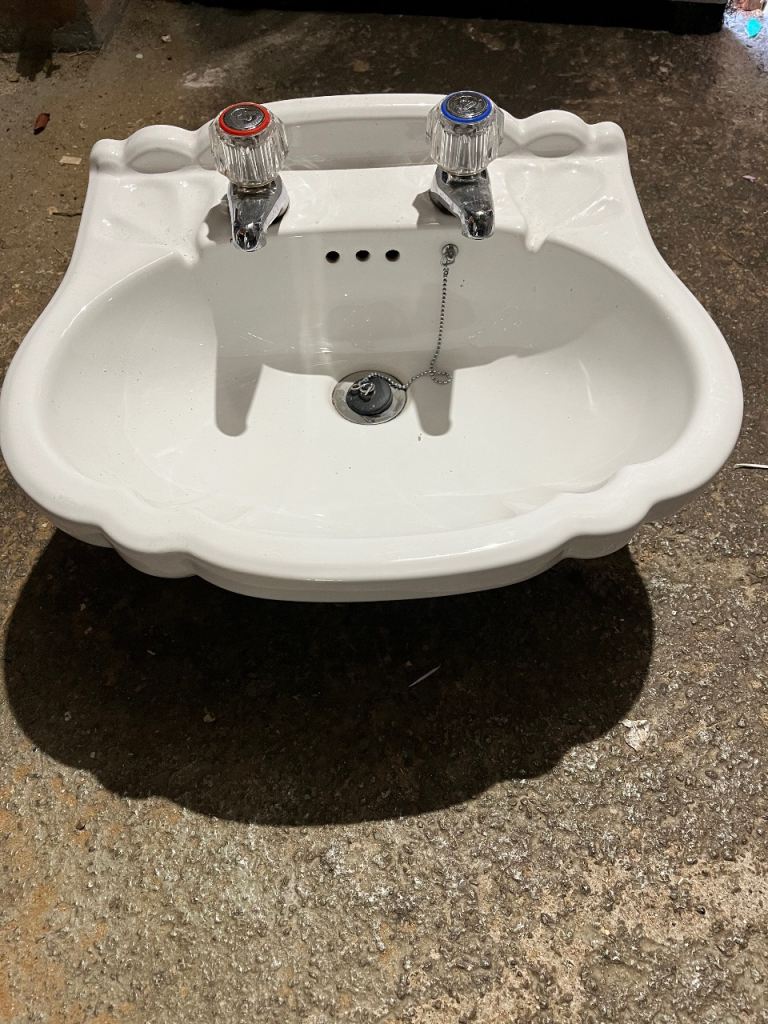 Small shell wash hand basin 
