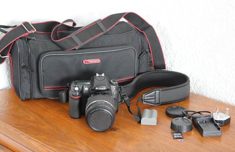 Nikon D80 Digital Camera and Super Zoom Lens, 18-270mm, low shutter count of 4430
