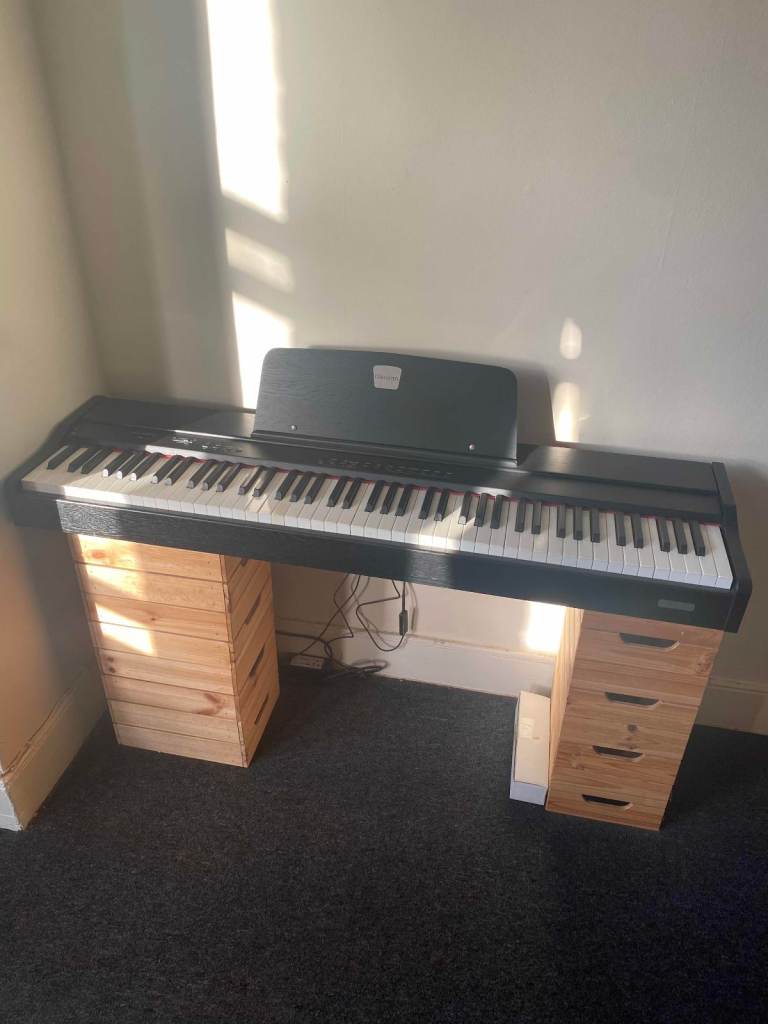 Classenti P1 Digital Piano – 88 Weighted Keys – Good Condition – Pedal Included