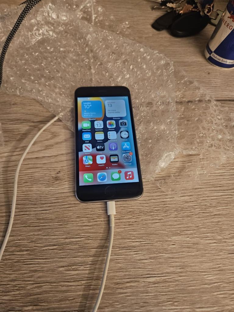 iPhone 6s space grey Unlocked free charger 