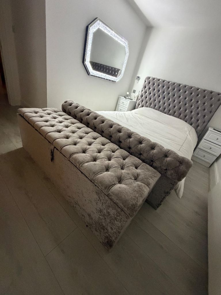 image for Luxury Crushed Velvet Double Chesterfield Bed + Large Matching Storage Bench – Excellent Condition