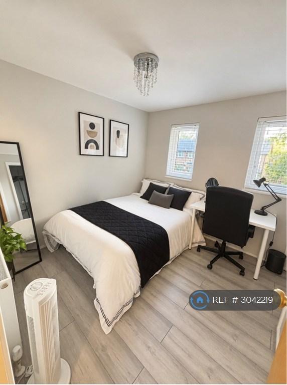1 bedroom in Butterfield Square, London, E6 (#3042219)