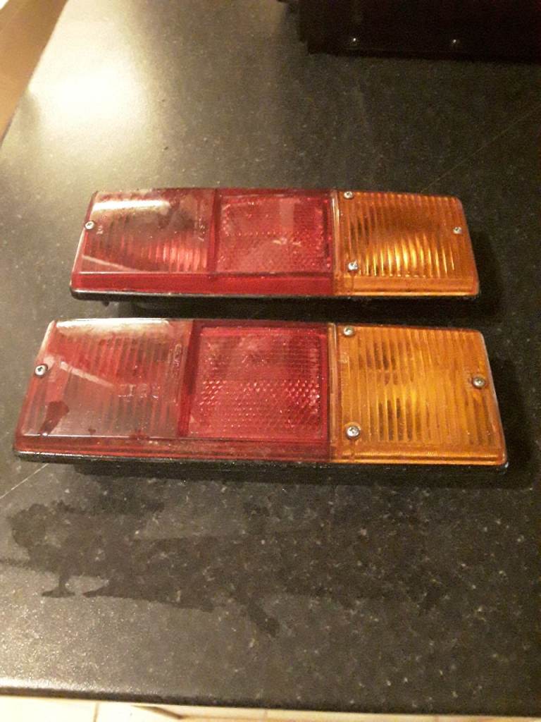 Reliant Scimitar Se5 S/H pair rear lights IN VGC also fit Hillman Hunter 