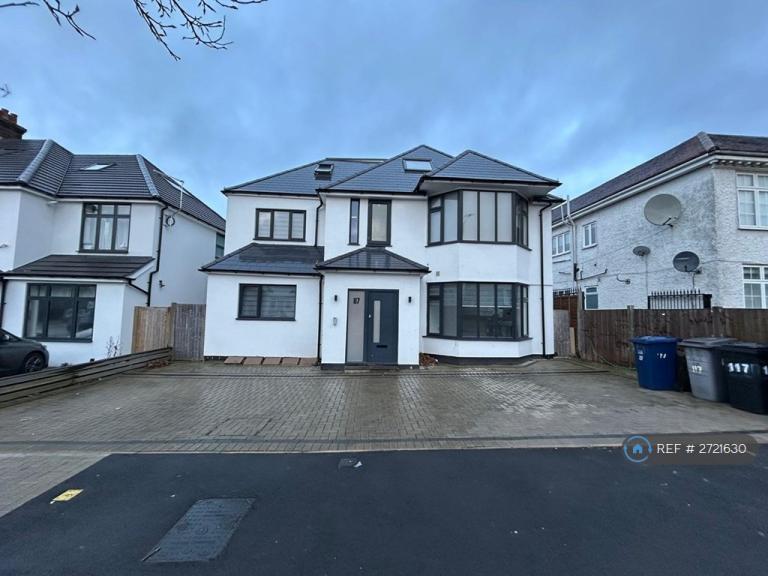 2 bedroom flat in Station Road, London, NW4 (2 bed) (#2721630)