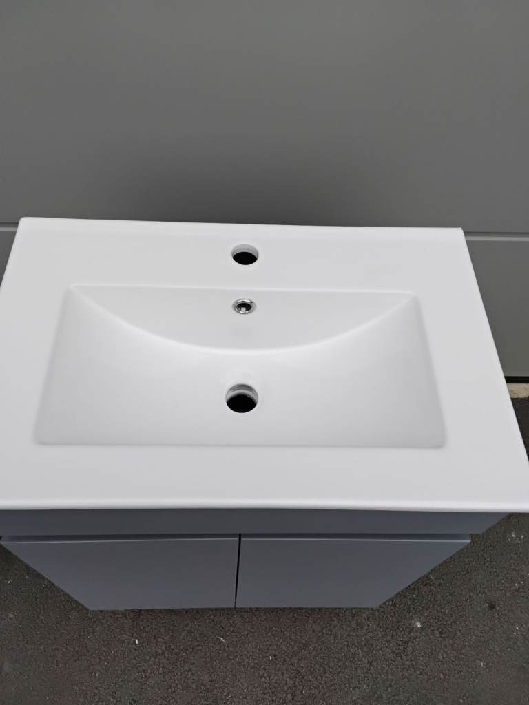 Bathroom vanity unit 