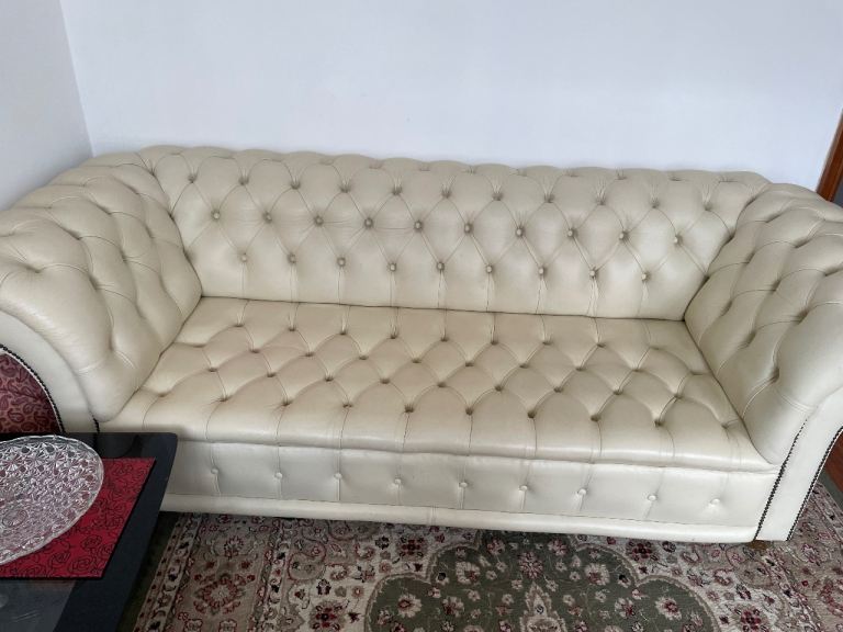 Cream Leather Chesterfield Sofa – 3 Seater – Classic Style