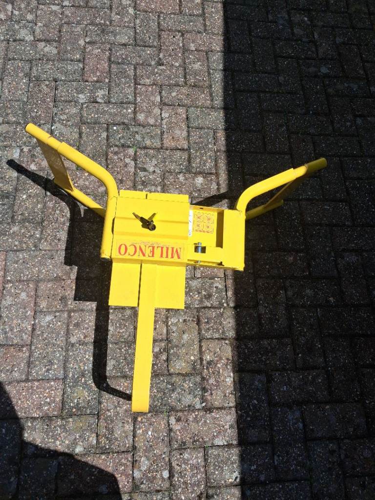 Wheel clamp