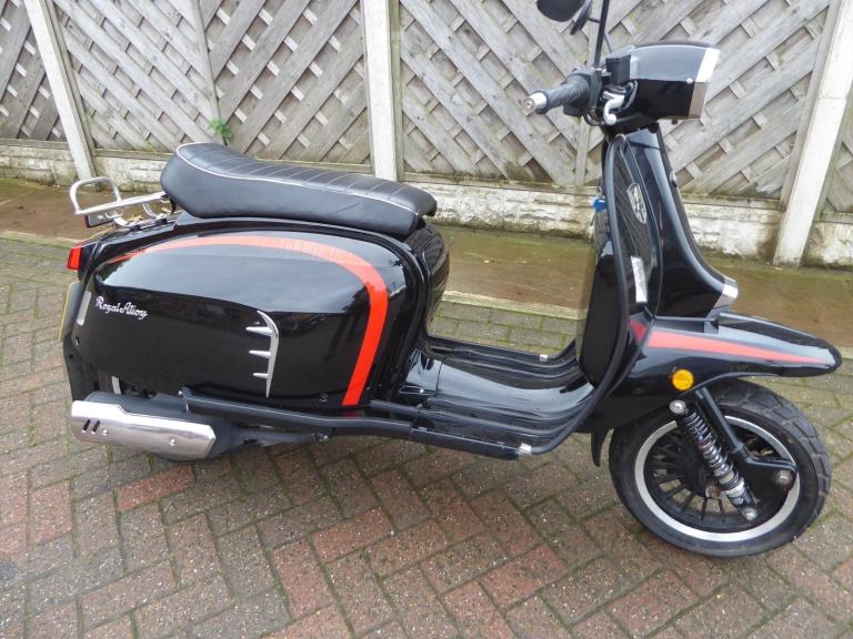 ROYAL ALLOY GT 125 VERY LOW MILES NEW BATTERY 1 YEARS MOT