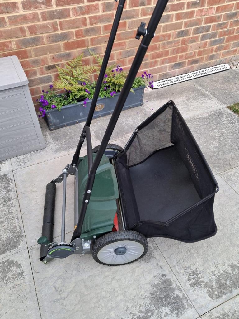 Webb push along lawn mower