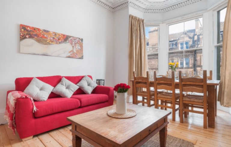 Modern 3-Bedroom Flat | Furnished | Fitted kitchen | Parking | St Peter's Place, Edinburgh - EH3