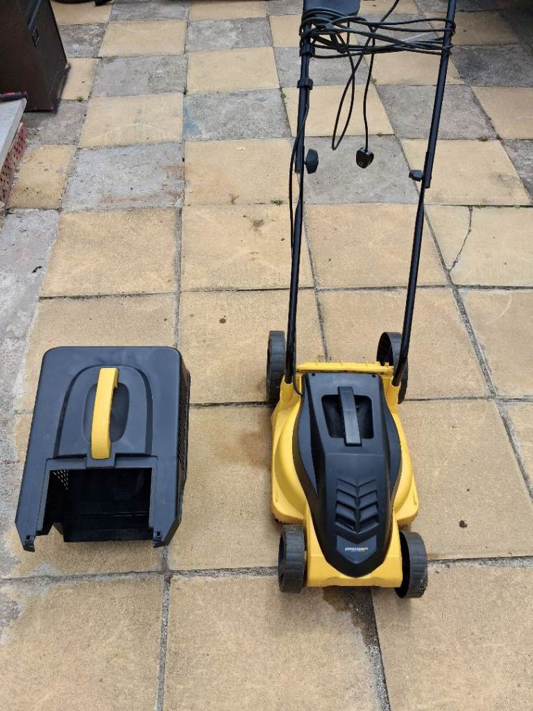 Electric Lawnmower with Grass Box – Good Condition
