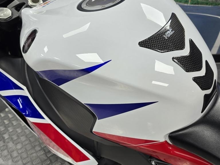 HONDA CBR1000 R
